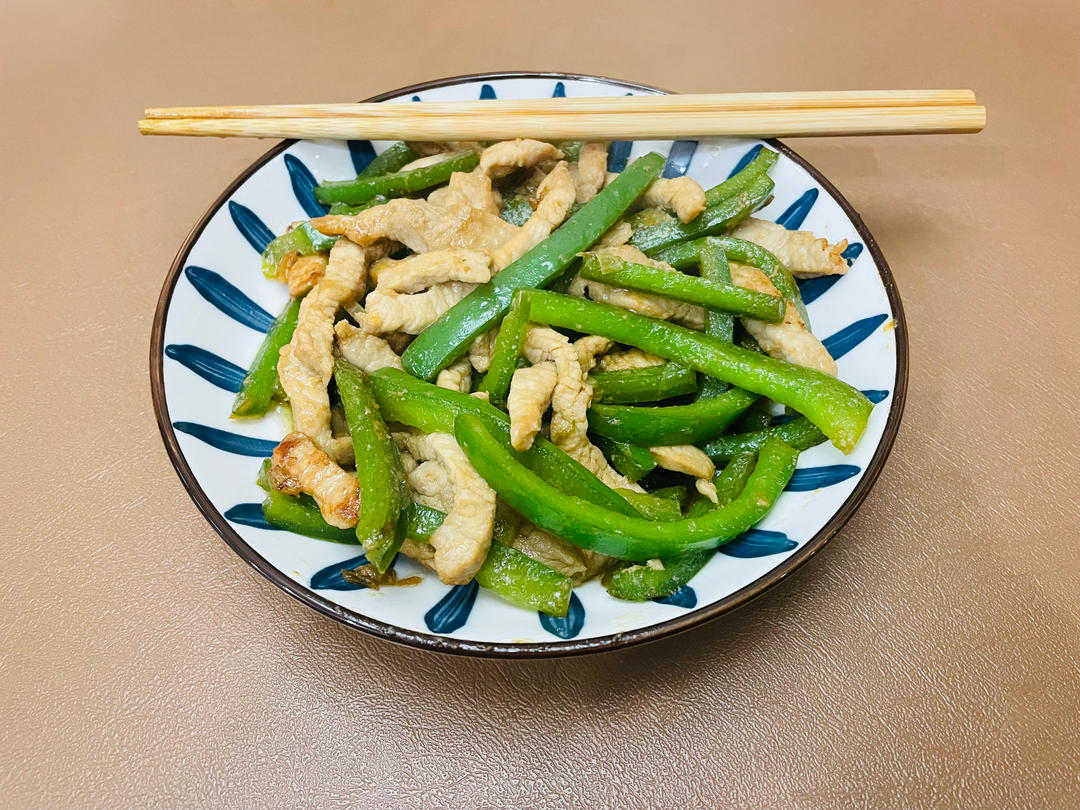 經典的家常菜,青椒炒肉絲,簡單的食材也能做出如此美味