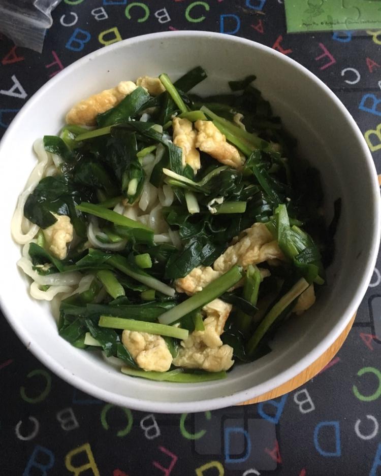 一畦春韭绿 —— 韭菜鸡蛋打卤面