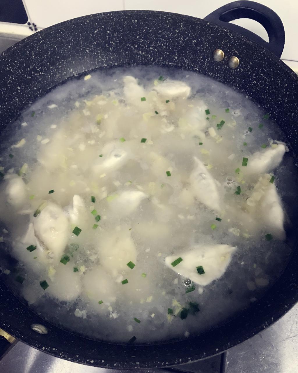 酸汤水饺