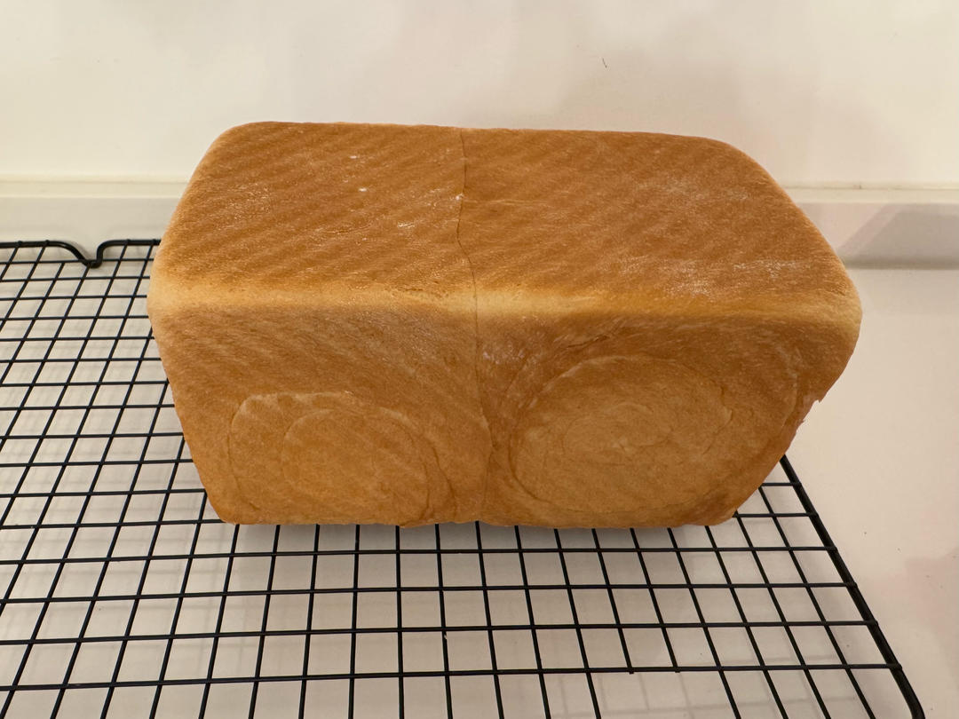 用烤箱自己做面包--手工牛奶吐司面包