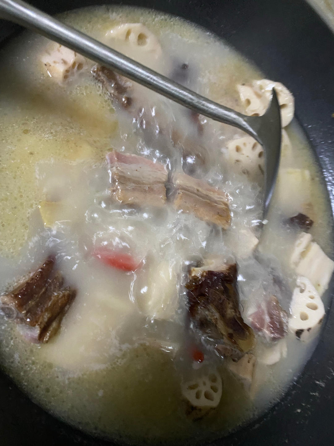 腊排骨藕汤
