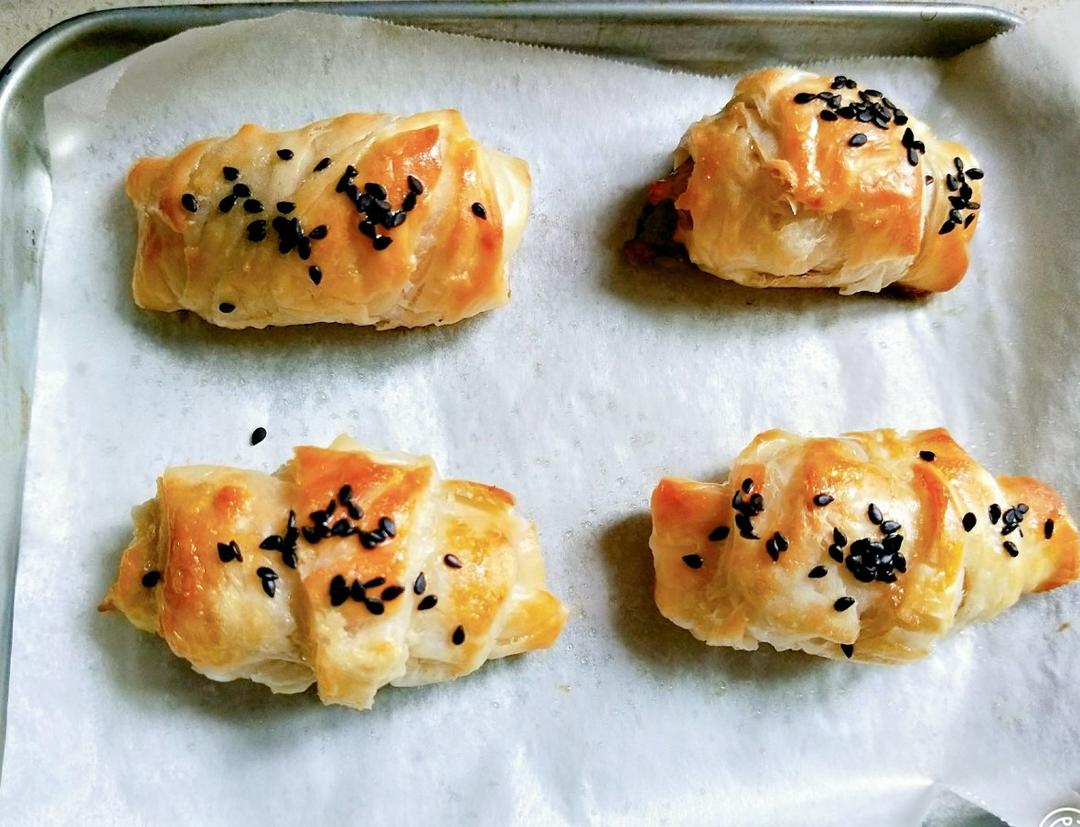 香肠酥皮卷：手抓饼皮还能这样吃，不用和面快速搞定早餐