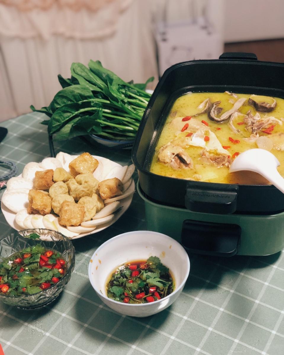 【猪肚鸡火锅】