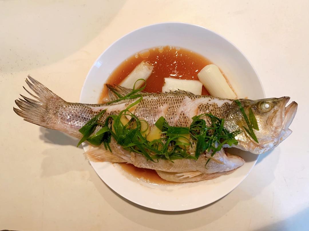 清蒸鲈鱼（只需三步）