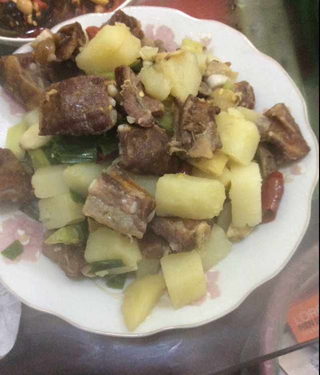 腊排骨炖土豆