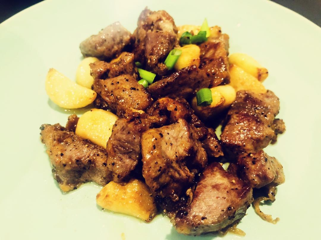 黑胡椒蒜子牛肉粒