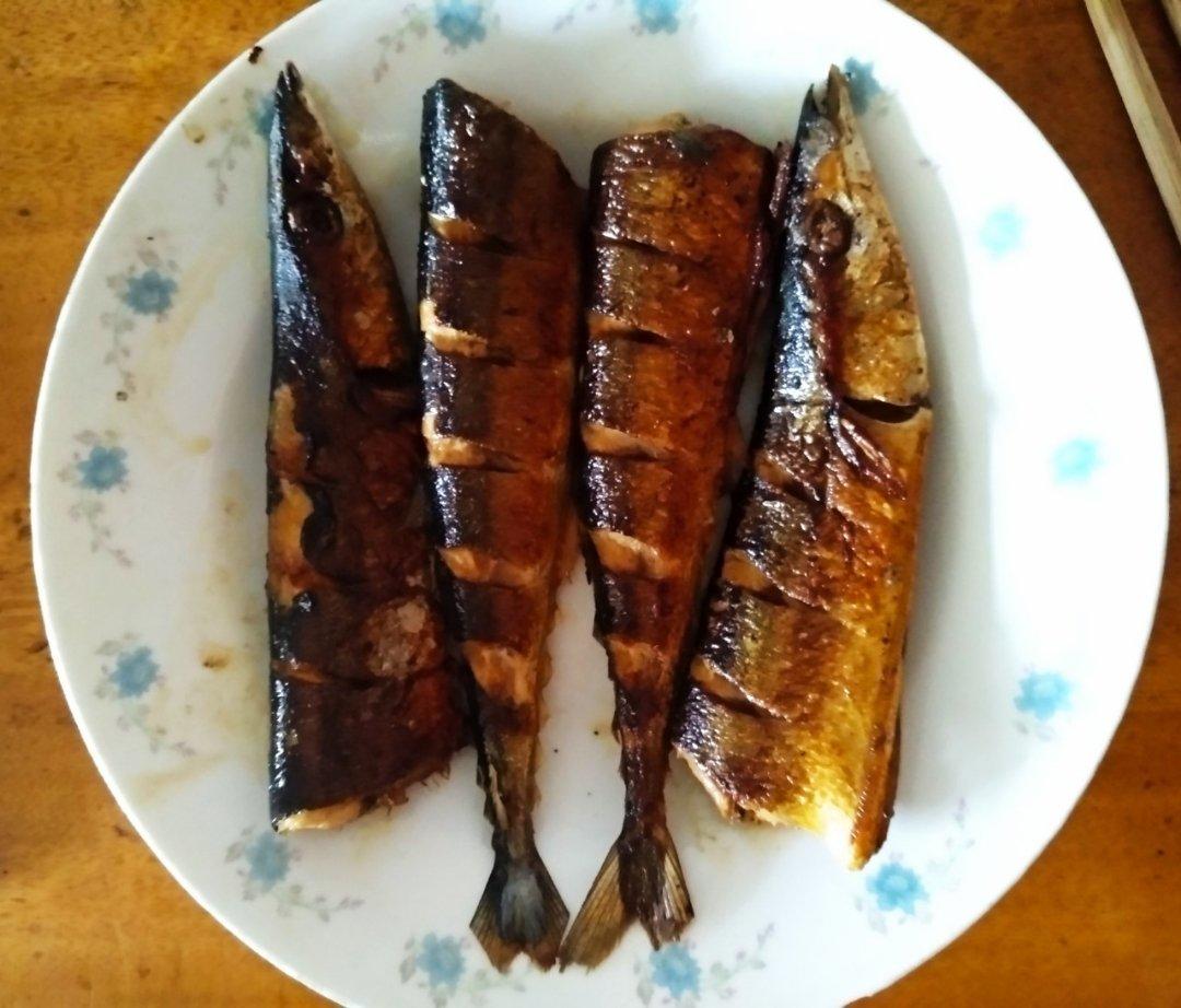 煎秋刀鱼