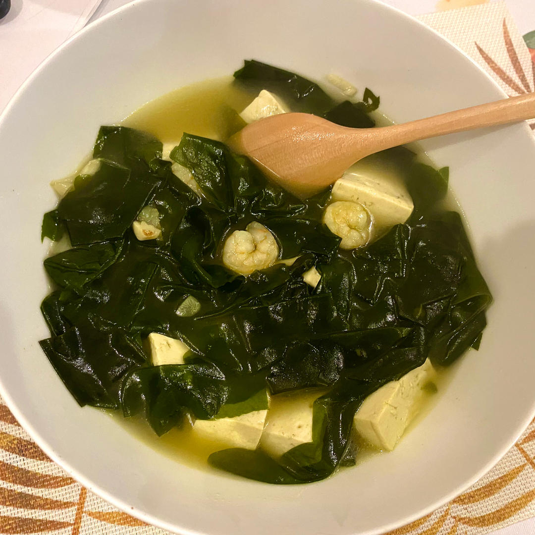 减脂健康的虾仁豆腐裙带菜汤