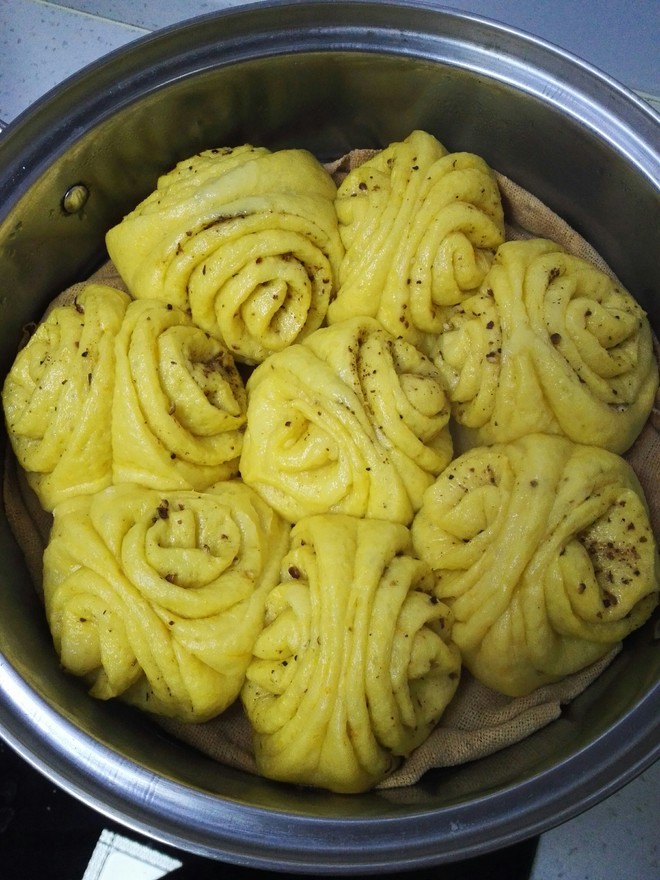 南瓜花卷的做法步骤图 南瓜花卷怎么做好吃 Sammi的美食 下厨房 南瓜花卷的做法步骤图 南瓜花卷怎么做好吃 Sammi的美食 下厨房