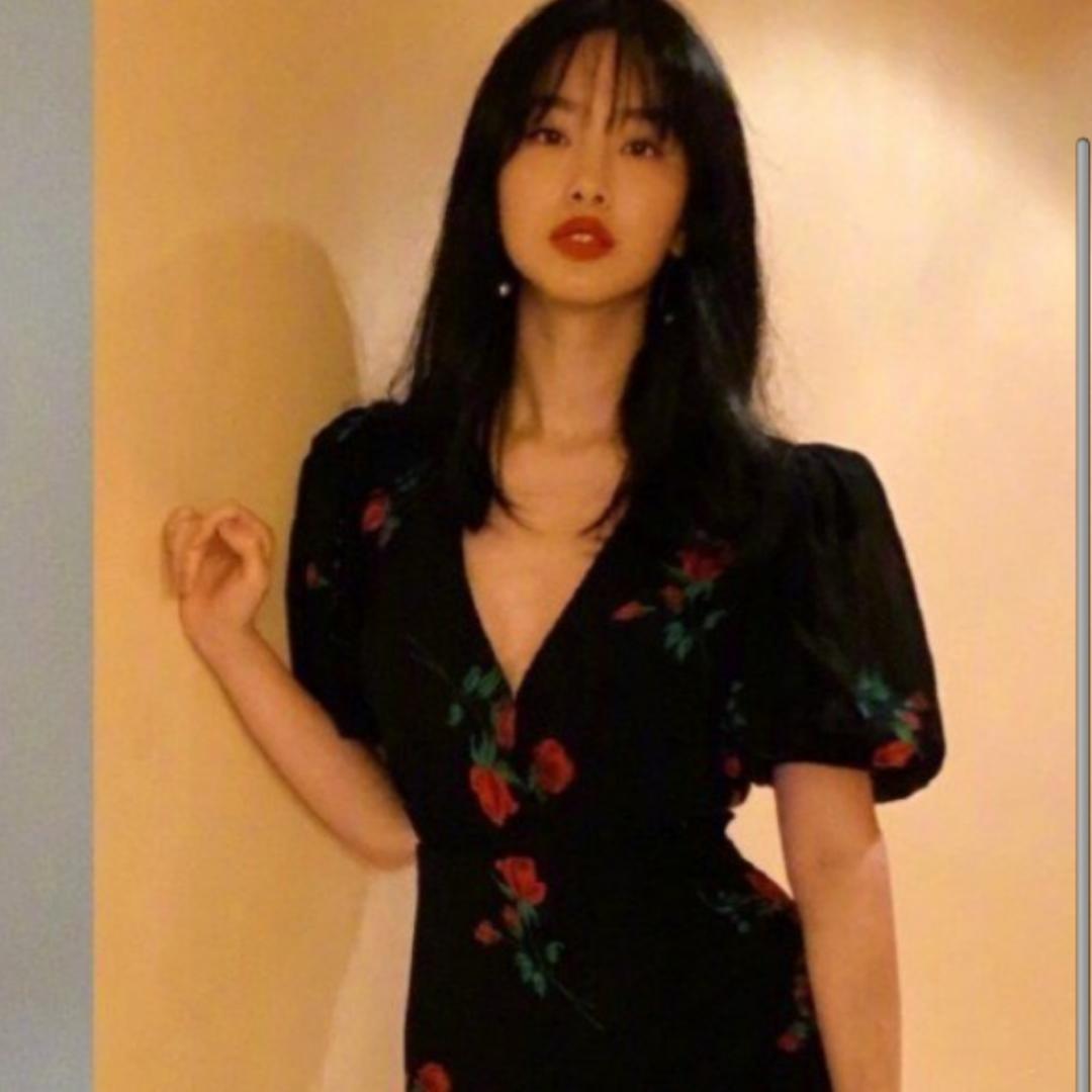 一朵摇拽的小花