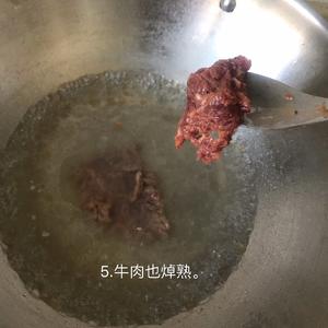 令人垂涎的黑椒牛肉炒云南小瓜的做法 步骤5