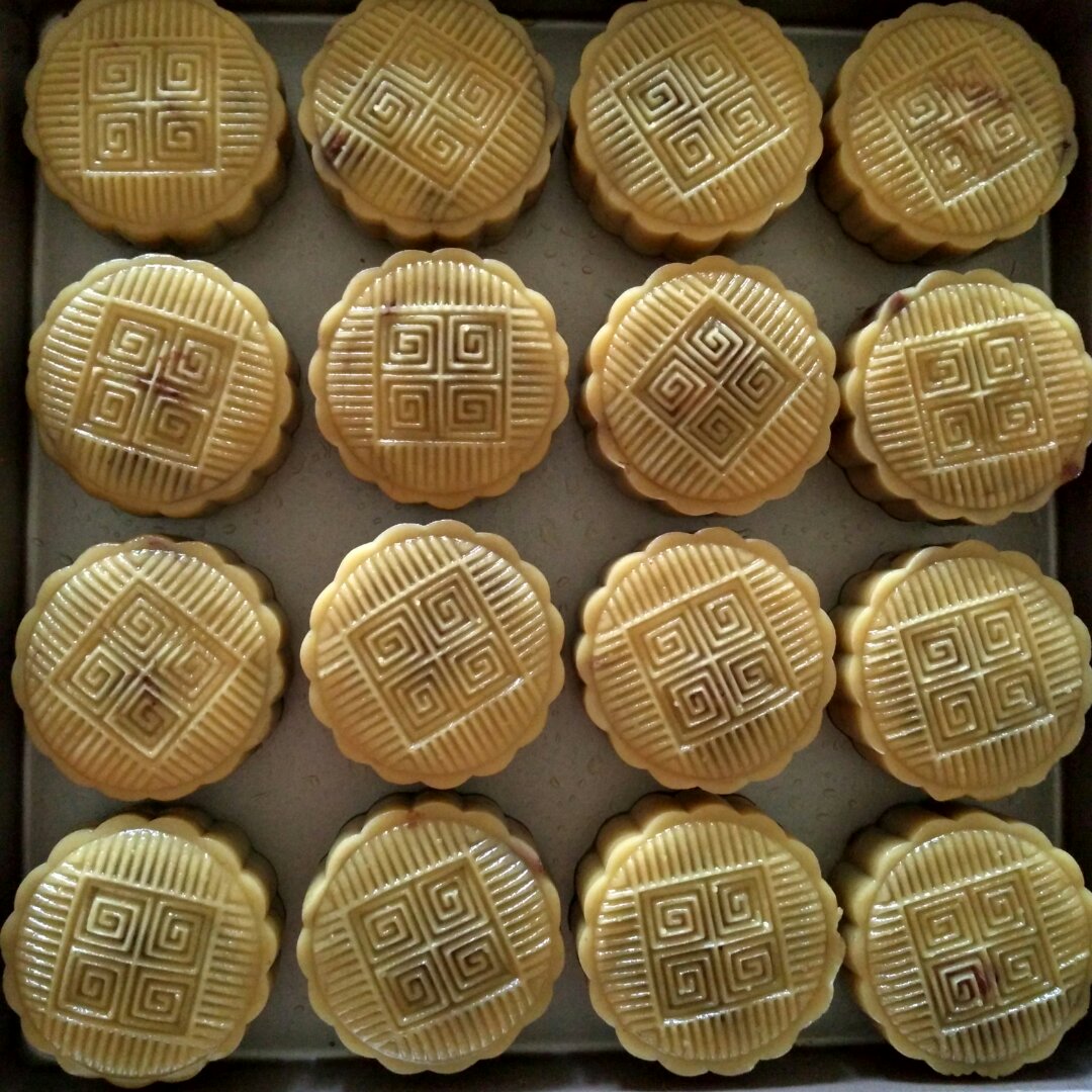 广式月饼——蛋黄莲蓉月饼