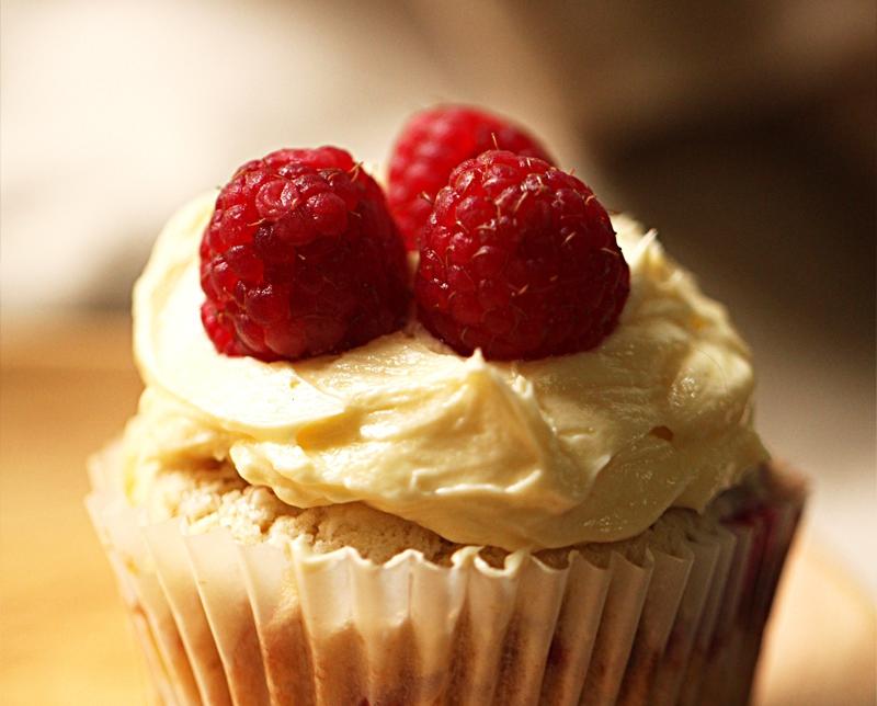 覆盆子酸奶油小蛋糕 Sour Cream Raspberry Cupcakes