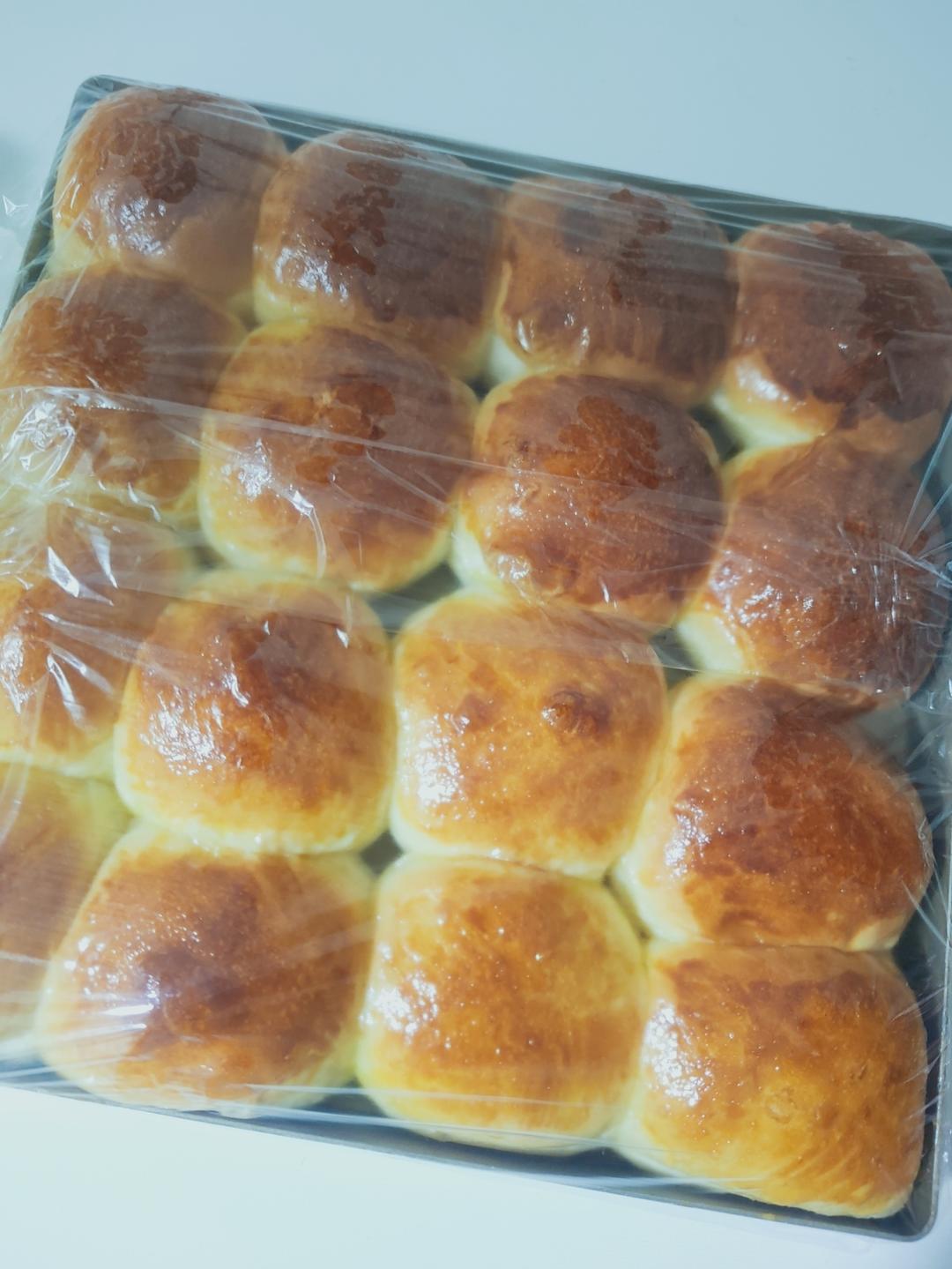 羽毛般柔软拉丝 | 奶呼呼的牛奶云朵小餐包