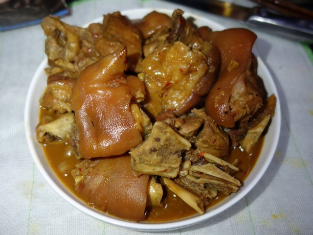 南乳花生猪脚煲