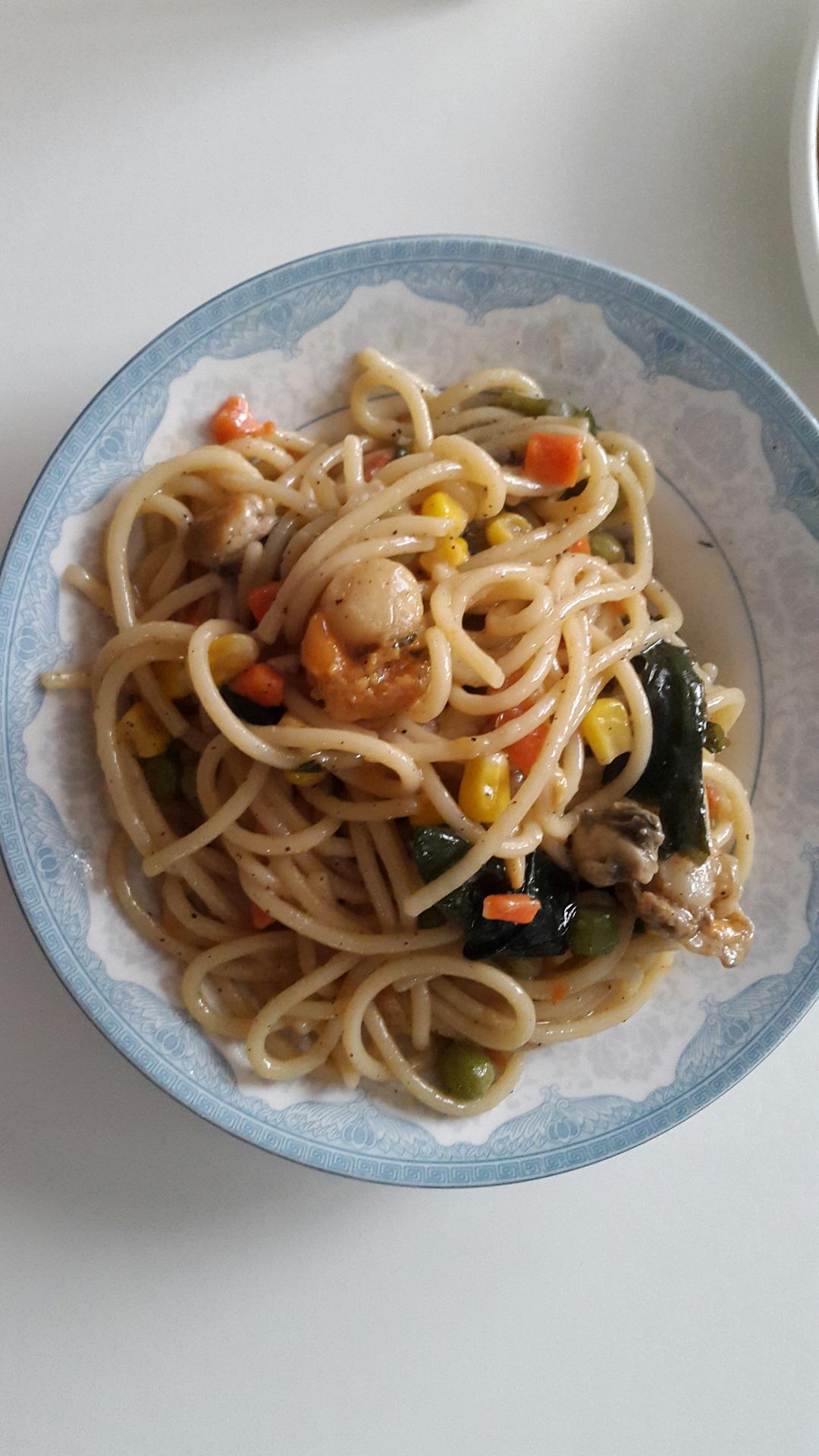 海鲜方便面口味的意面的做法