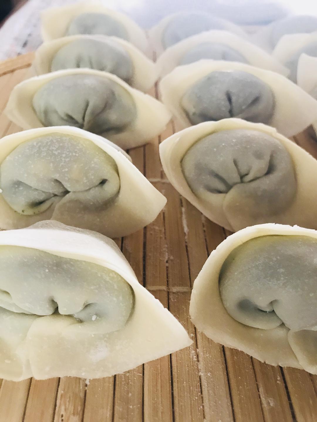 鸡肉青菜香菇玉米粒大馄饨的做法