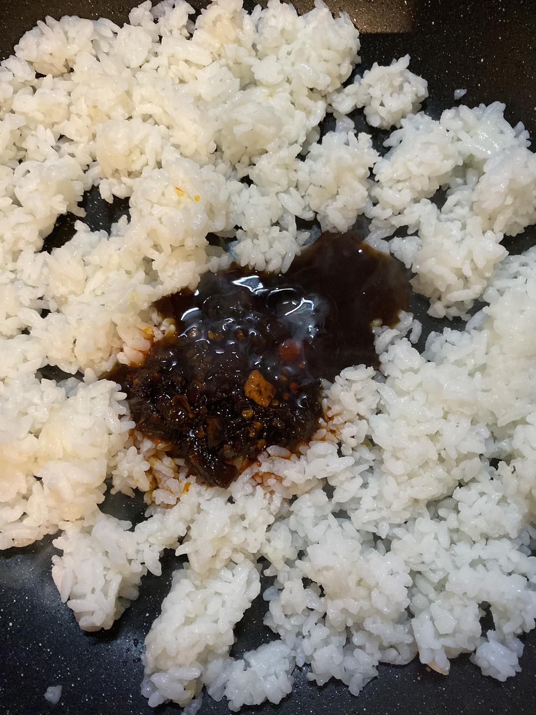 剩饭盛筵|家庭黄金炒饭的做法 步骤5