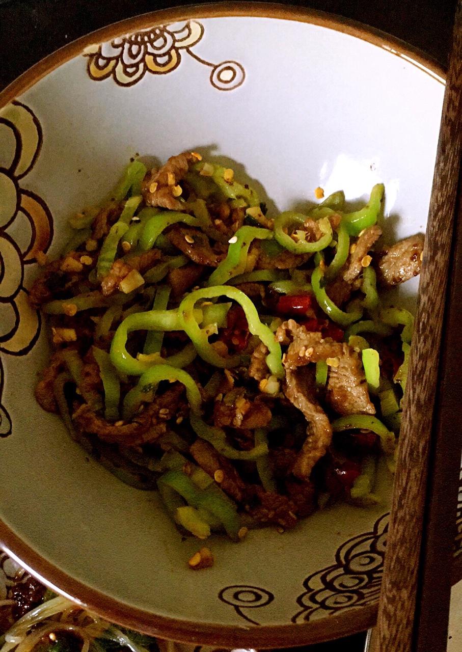 孜然牛肉炒青椒