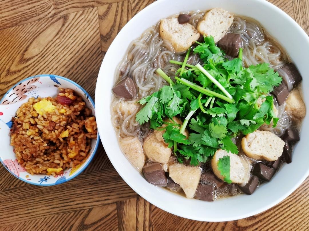 邻居抢着来我家吃土豆香肠炒饭，原来这么香！