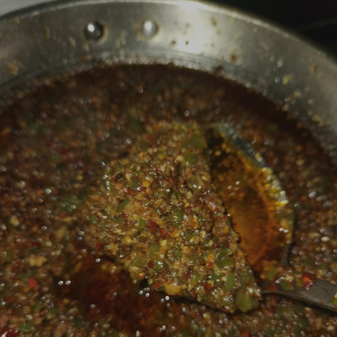 厨师长教你：“家常辣椒酱”的做法，鲜辣且回味无穷，先收藏了