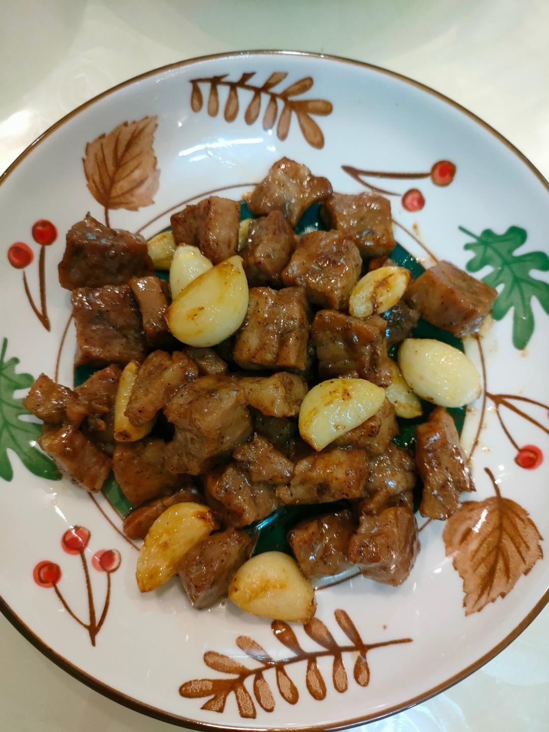 好吃到舔盘的蒜香黑椒牛肉粒
