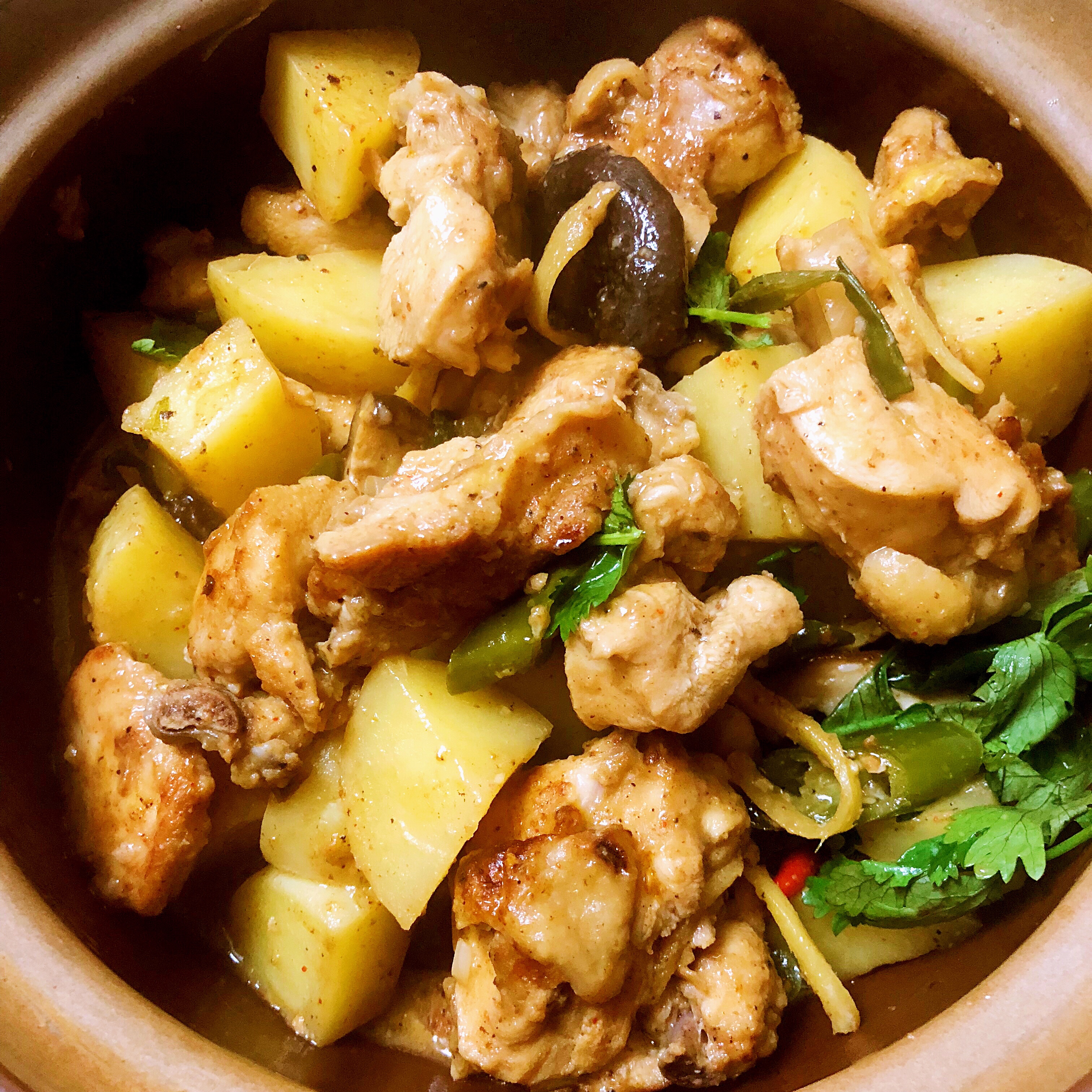 土豆香菇焖鸡肉的做法