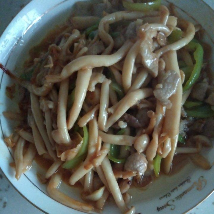 青椒海鲜菇爆炒肉片