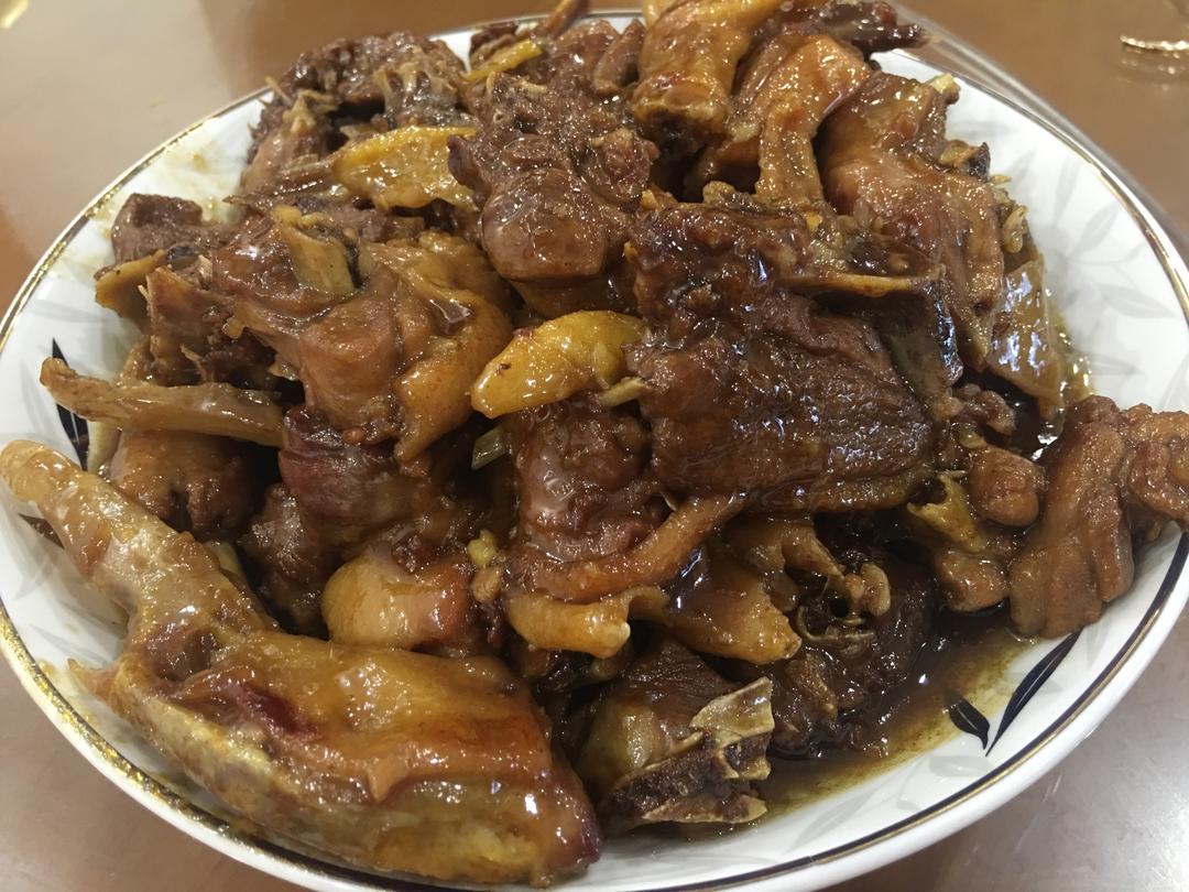 可乐焖鸭的做法小贴士焖的时候,要注意不能太大火,火太大,收汁快,鸭肉