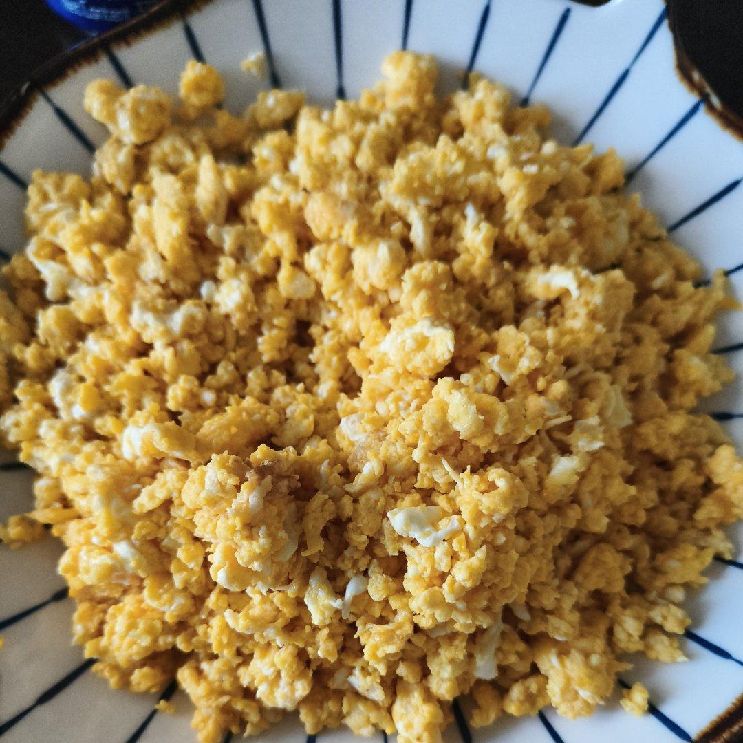 上海人家的蟹粉蛋（哦，北方也叫赛螃蟹～～）