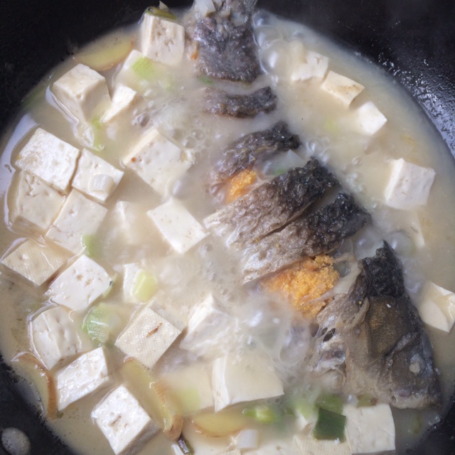 鲫鱼豆腐汤