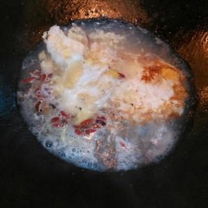 【暖胃】煎蛋枸杞子烧酒汤的做法 步骤6