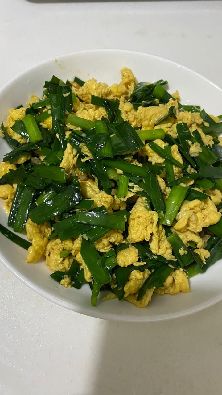 春春青青香香做的简易版韭菜炒鸡蛋鸡蛋味道非常鲜嫩