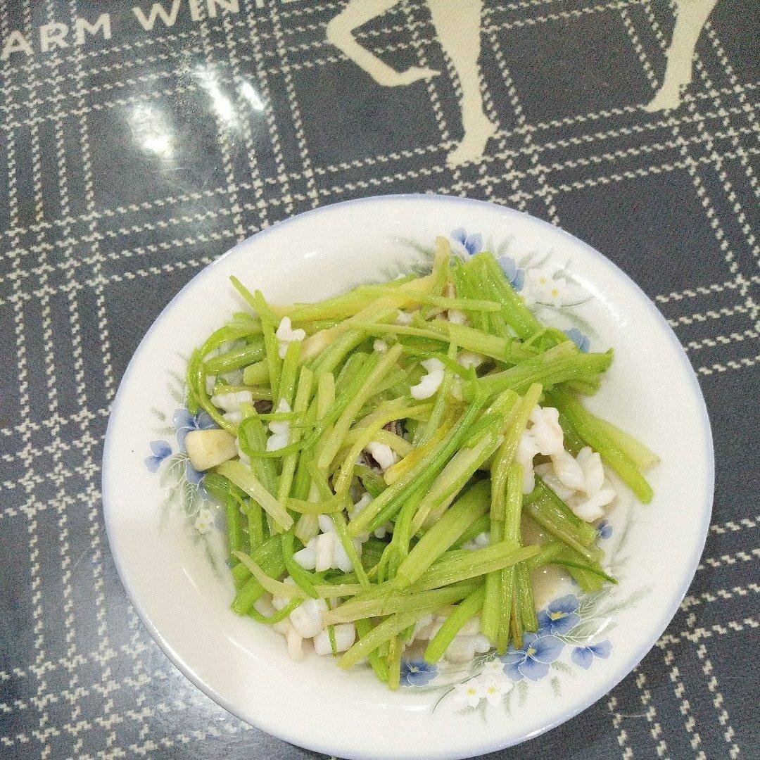西芹炒鱿鱼花
