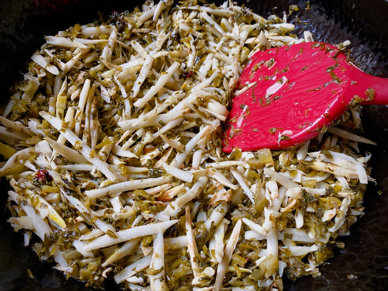 鲜笋的一种吃法与保存方法——笋丝雪菜与罐头的做法 步骤16