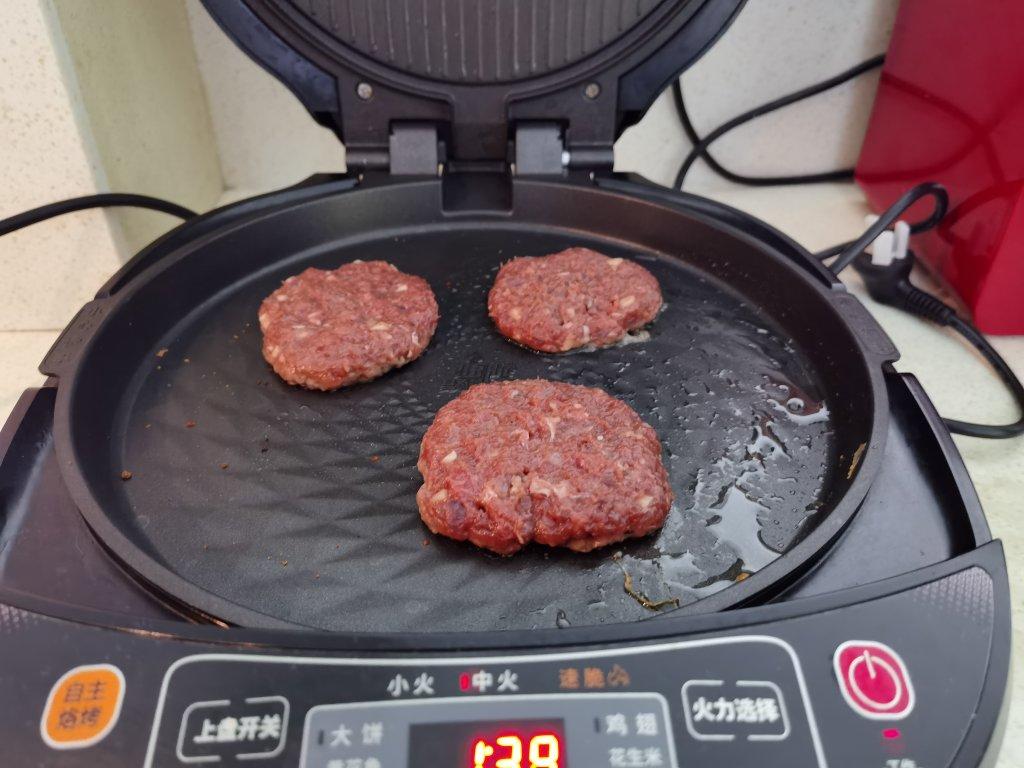 常备餐之好吃多汁的汉堡牛肉饼