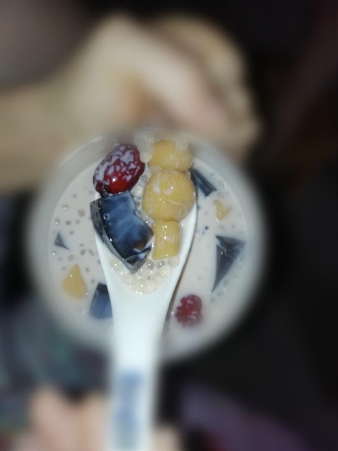 红豆牛奶龟苓膏