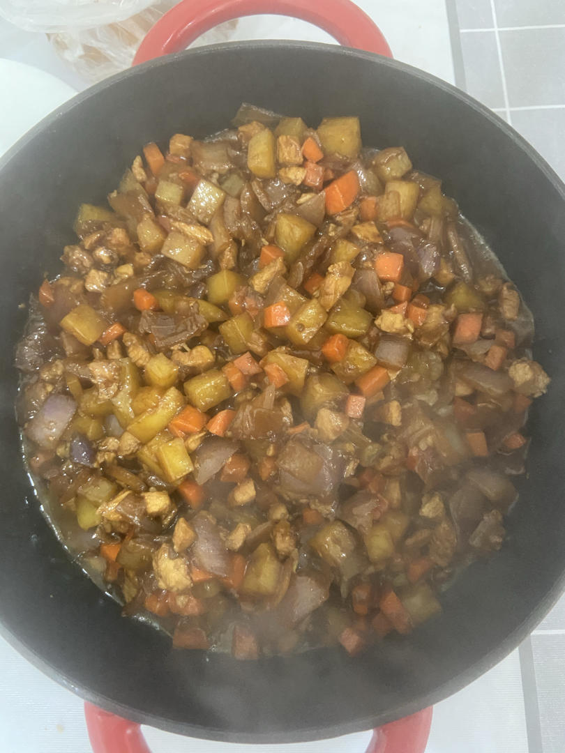 宫爆鸡丁煲仔饭