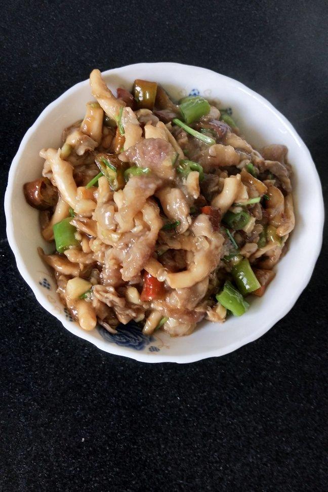 菜香留贵客做的秀珍菇炒肉片