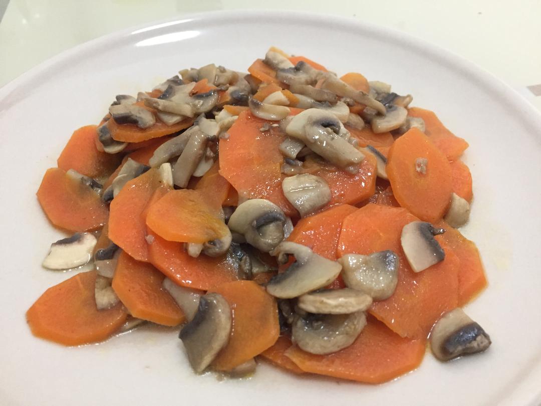 胡萝卜炒蘑菇