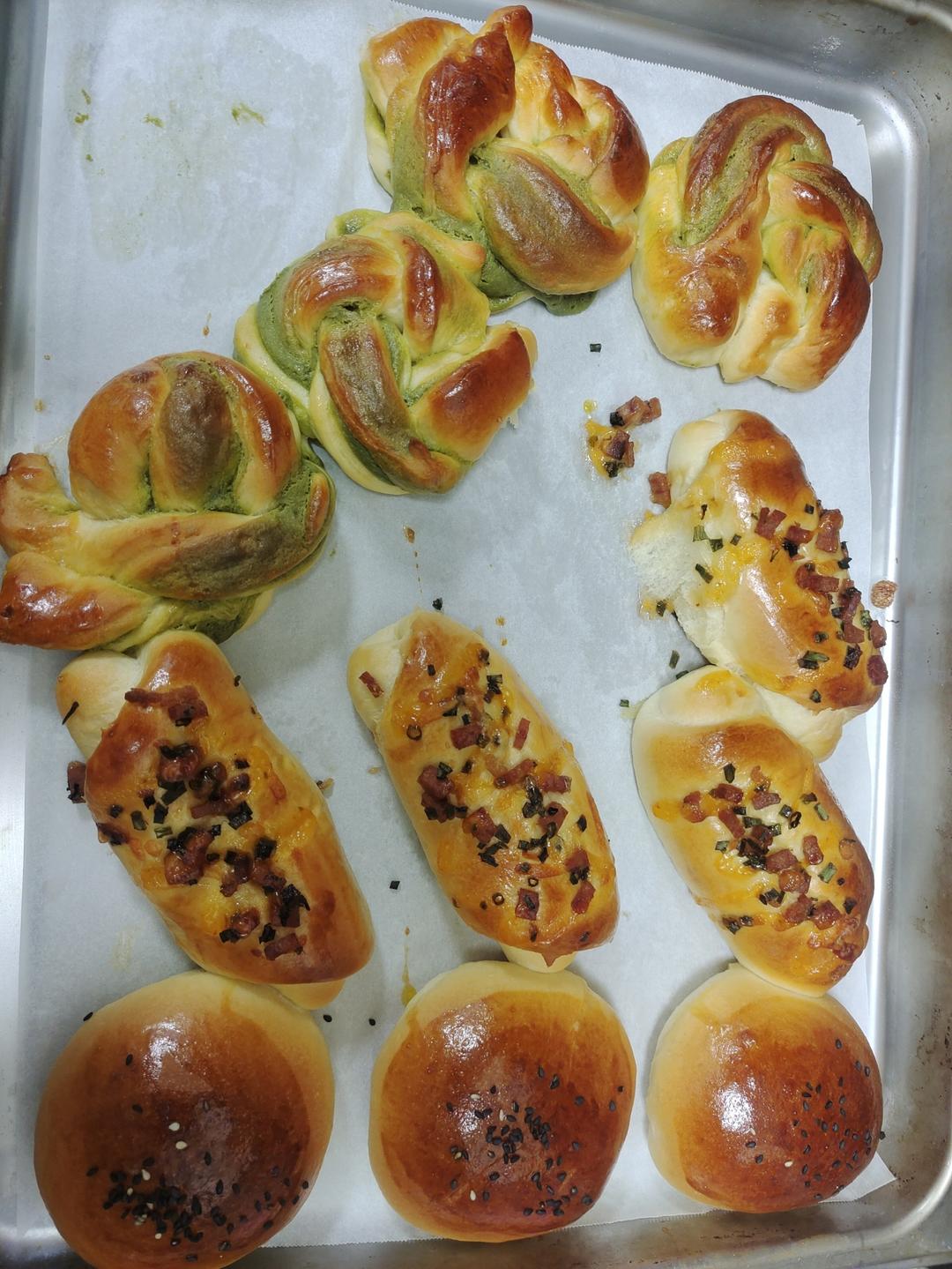 抹茶奶酥花环面包