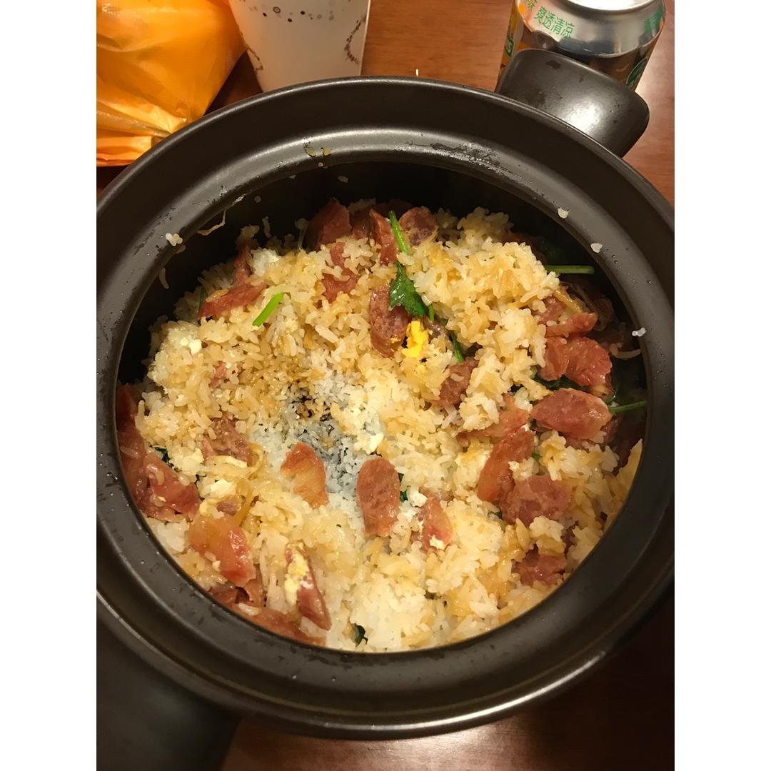 广式腊味煲仔饭
