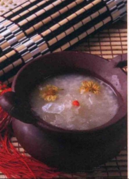 菊花银耳粥（发散解表，温中散寒）