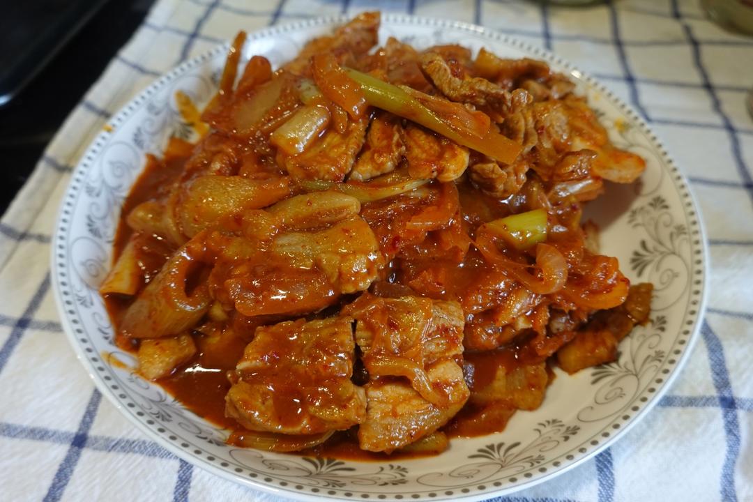 辣白菜炒五花肉