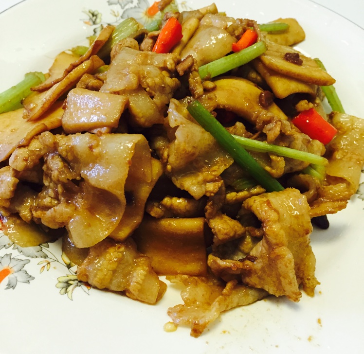 五花肉爆炒杏鲍菇