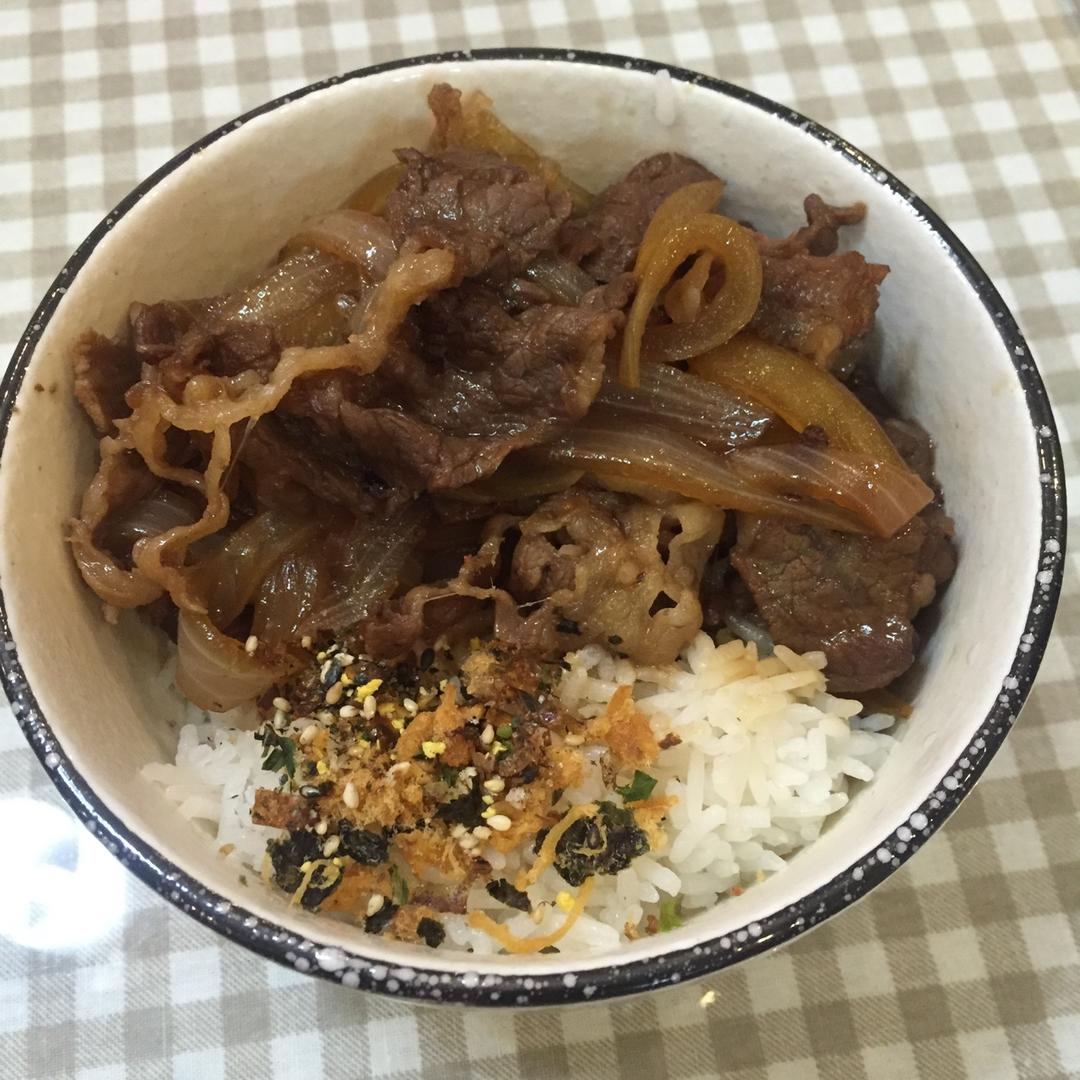 再也不吐槽食其家肉少版的牛丼
