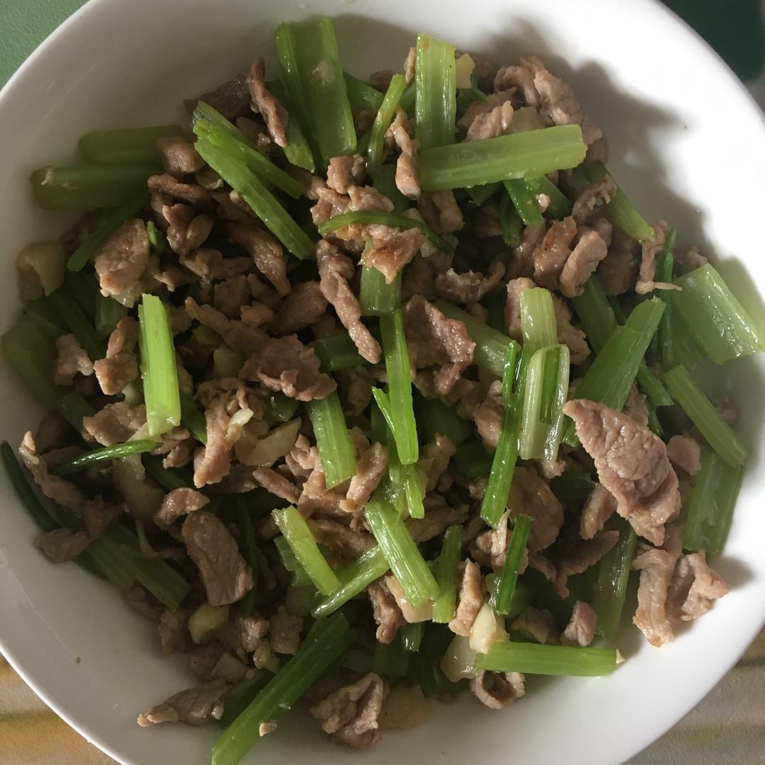 芹菜炒肉