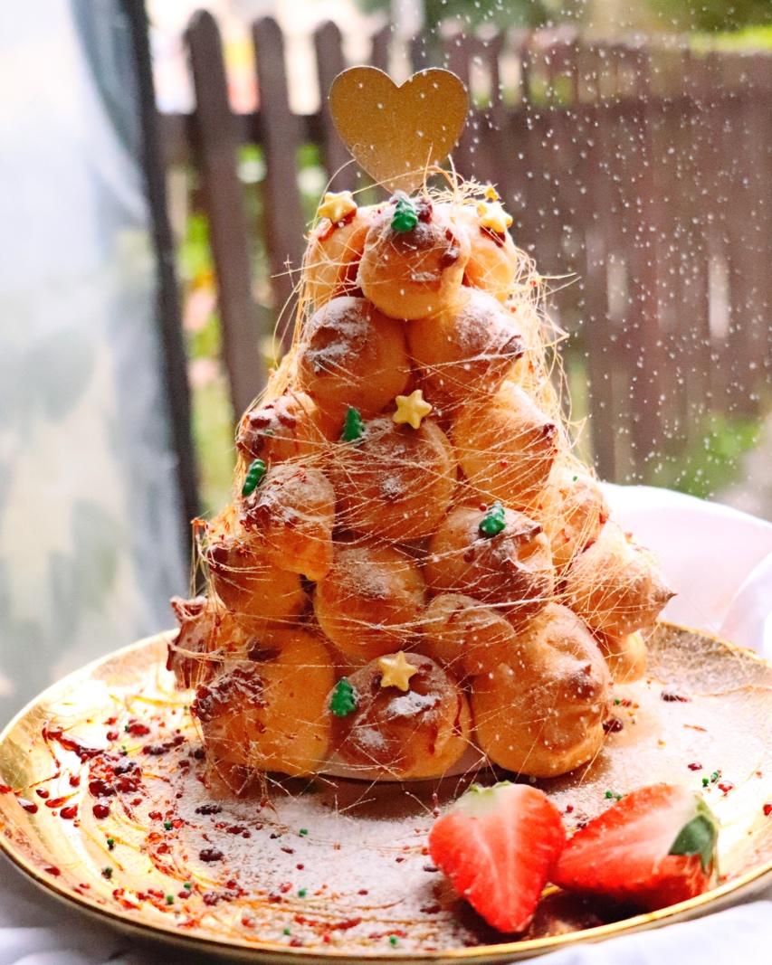 圣诞雪景焦糖泡芙塔