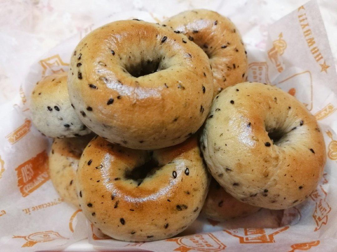 黑芝麻全麦贝果