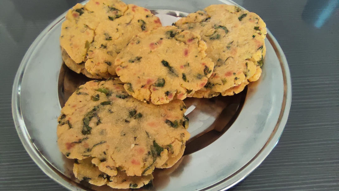 玉米面菜饼子（贴饼子）